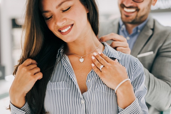 Choose the perfect jewelry For Your Girlfriend - Let's go!