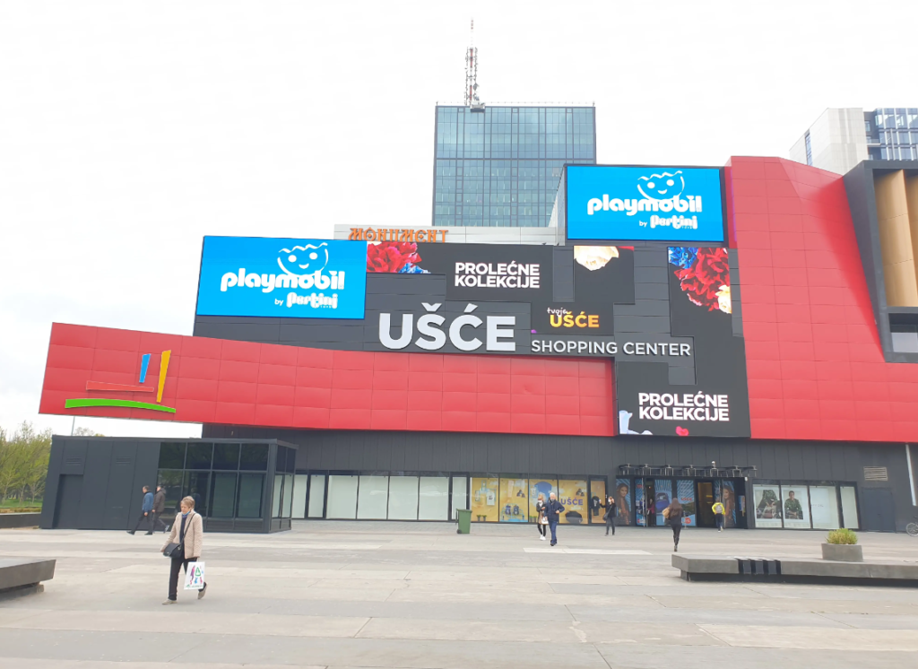 The Benefits of Using Outdoor LED Message Boards for Your Business
