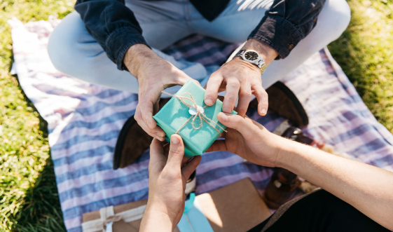 Best Gifts For Men He'll Truly Appreciate For A Memorable Anniversary