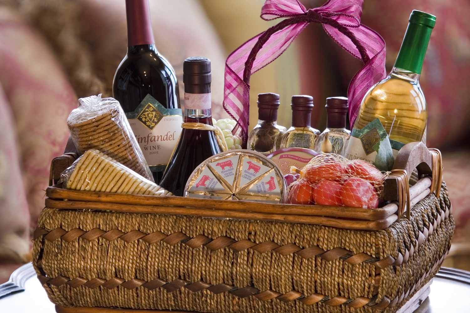 How to Build the Ultimate Natural Wine Gift Basket?