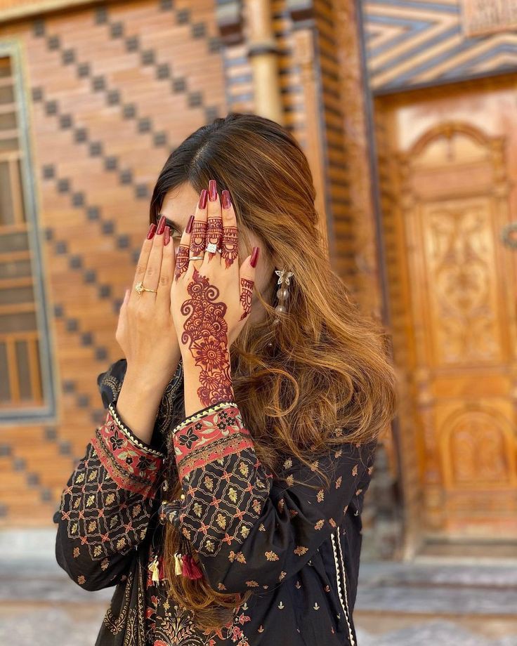 Cute Instagram Hidden Face Girl Pic