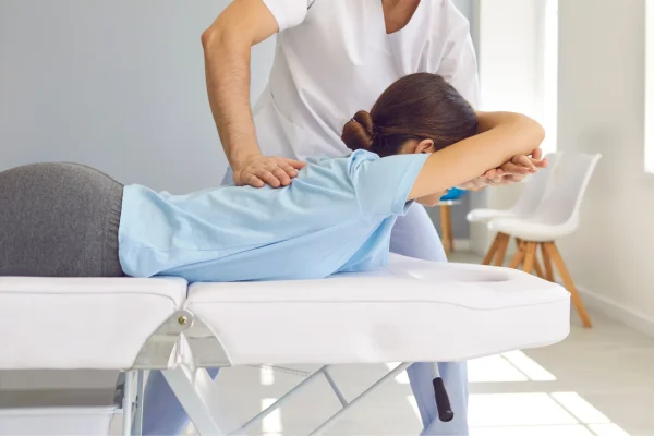 How to Tell If You Need Physical Therapy or Chiropractic Care